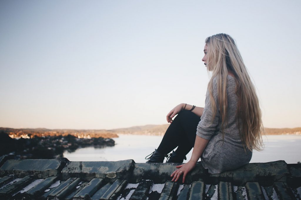 10 Tekenen Dat Hij Niet Verliefd Is, Maar Jij Gemakkelijk Bent