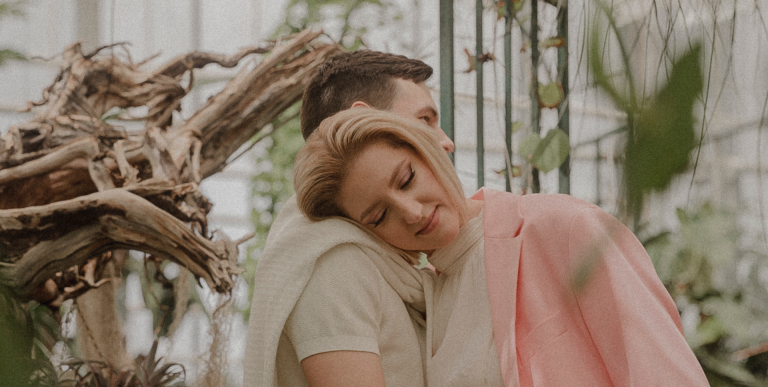 Wat Het Betekent Als Je Valt Voor Het Meisje Dat Een Beetje Kapot Is