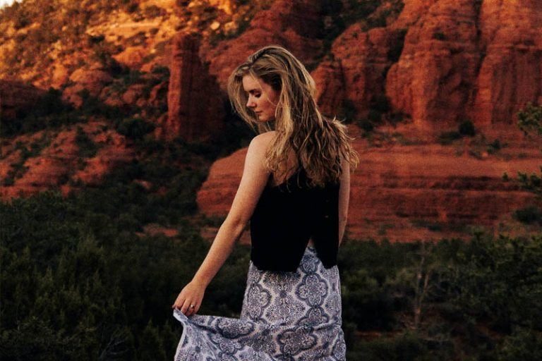 Soms Heeft Een Vrouw, Die Er Altijd Voor Iedereen Is, Iemand Nodig Die Er Voor Haar Is