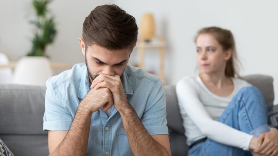 11 Waarschuwingssignalen van Emotionele Mishandeling In Een Relatie