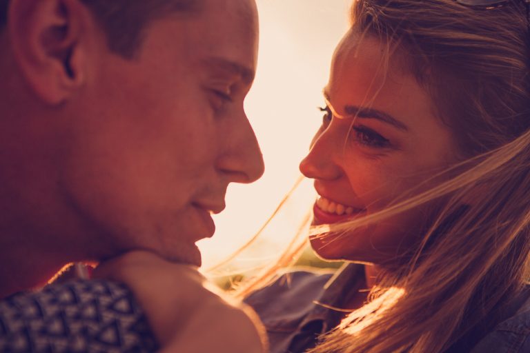 De 14 Meest Romantische Signalen Van Liefde Op Het Eerste Gezicht