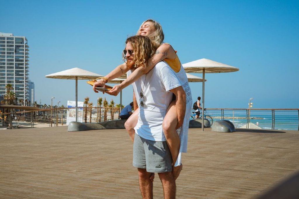 Is Hij Verliefd Op Mij? Signalen Dat Hij Verliefd Op Je Is!