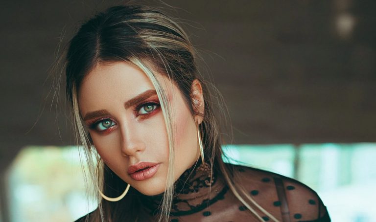 Ze Is Kil Omdat Ze Al Haar Warmte Aan Jou Heeft Verspild