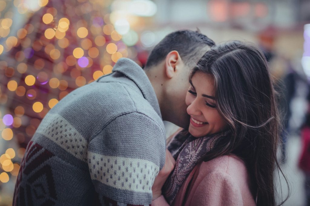 12 Signalen Dat Een Man Verliefd Op Jou Is (Maar Hij Het Verborgen Houdt)