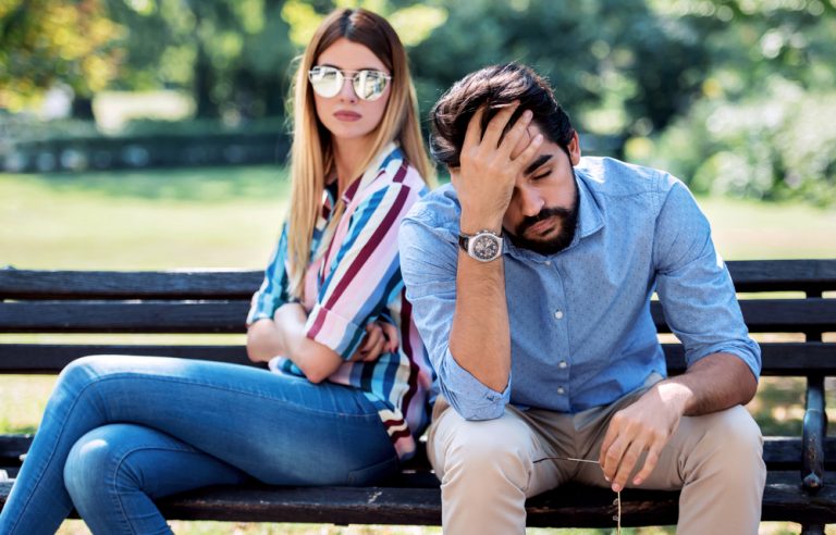 11 Duidelijke Signalen Dat Hij Van De Andere Vrouw Houdt
