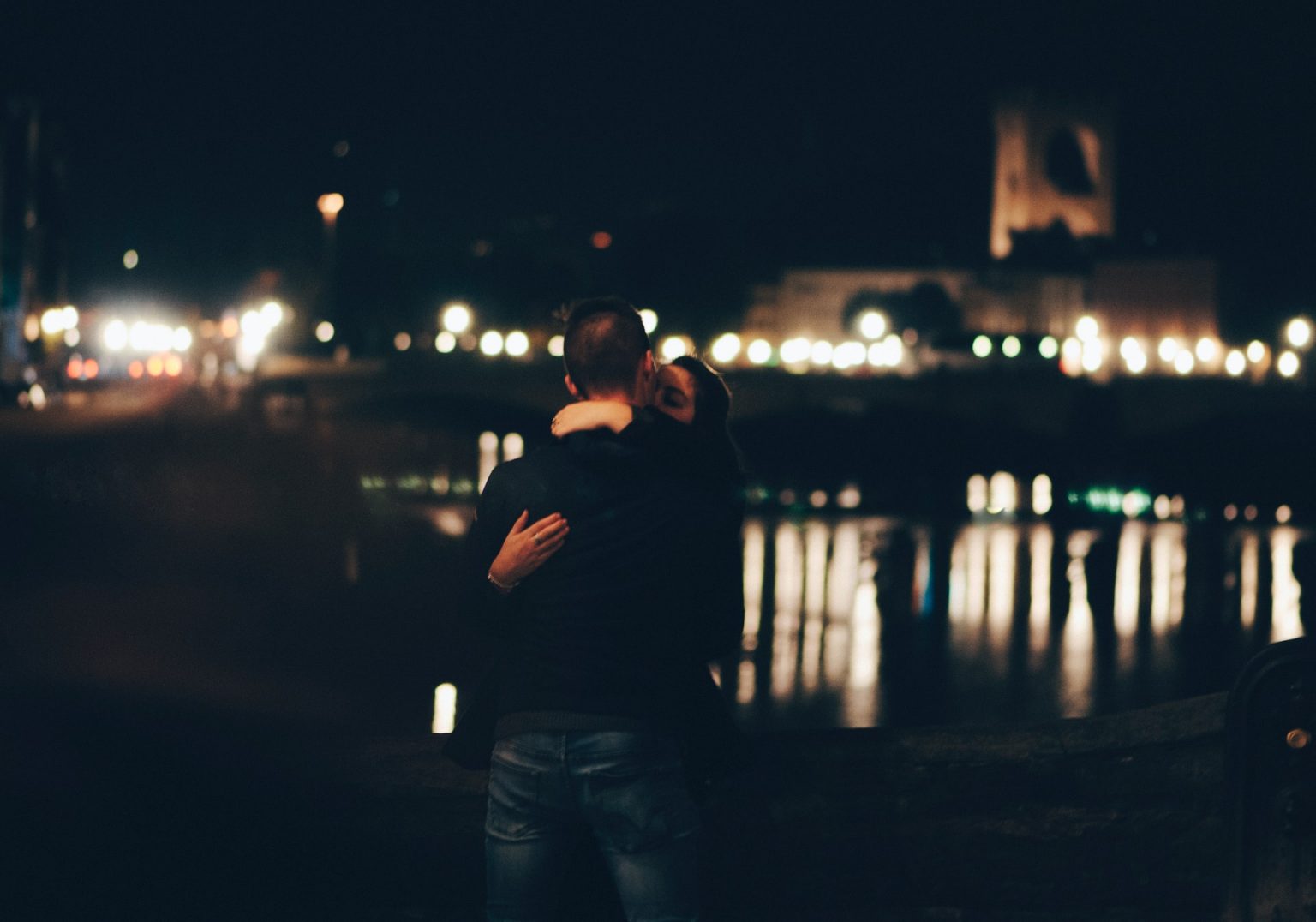 Is Hij Verliefd Op Mij? Signalen Dat Hij Verliefd Op Je Is!