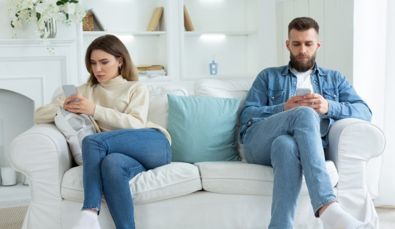 7 Signalen Dat Je Partner Misschien Emotioneel Vreemdgaat
