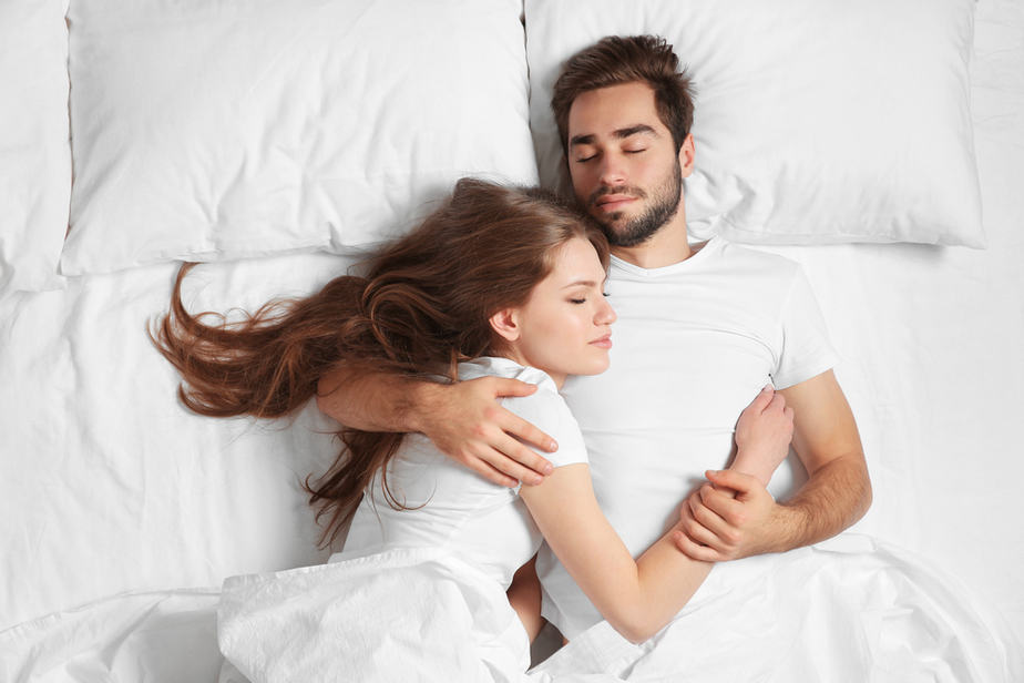 De 10 Voordelen Van Naast Je Geliefde Slapen 