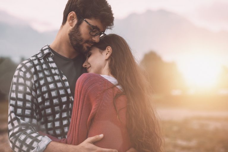 12 Tekenen Dat Je Veel Te Aanhankelijk Bent