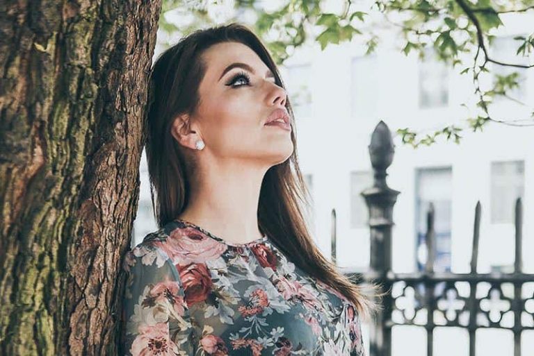 Door Jou Zal Ze Zich Altijd Blijven Afvragen Waarom Ze Niet Genoeg Zou Kunnen Zijn