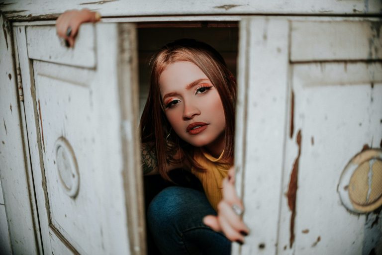 Dit Is Waarom Je Nooit Zou Moeten Wachten Tot Een Man Een Besluit Over Je Neemt