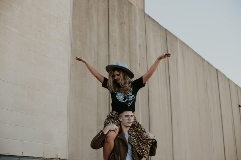 6 Duidelijke Tekenen Van Liefdesbombardementen En Wat Het Eigenlijk Inhoudt