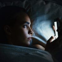 5 Tekenen Dat Hij Je Alleen Appt Als Hij Zich Verveelt Of Eenzaam Is