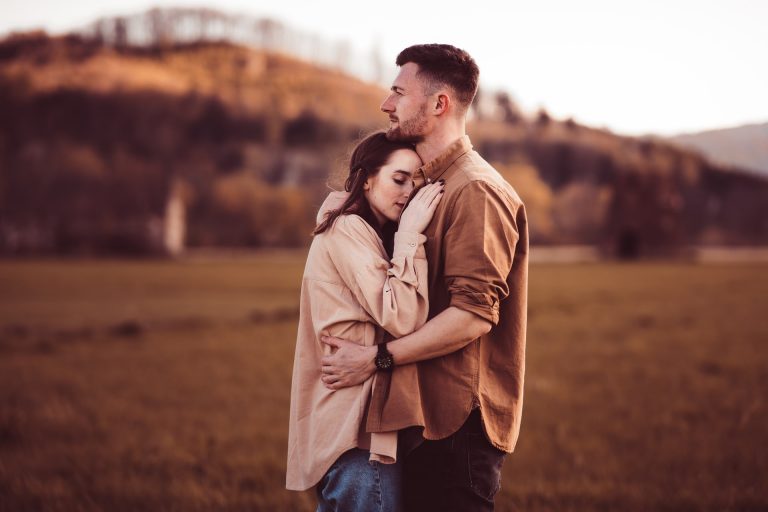 Hoe Elk Sterrenbeeld Gelukkig Te Houden Als Ze In Een Relatie Zitten