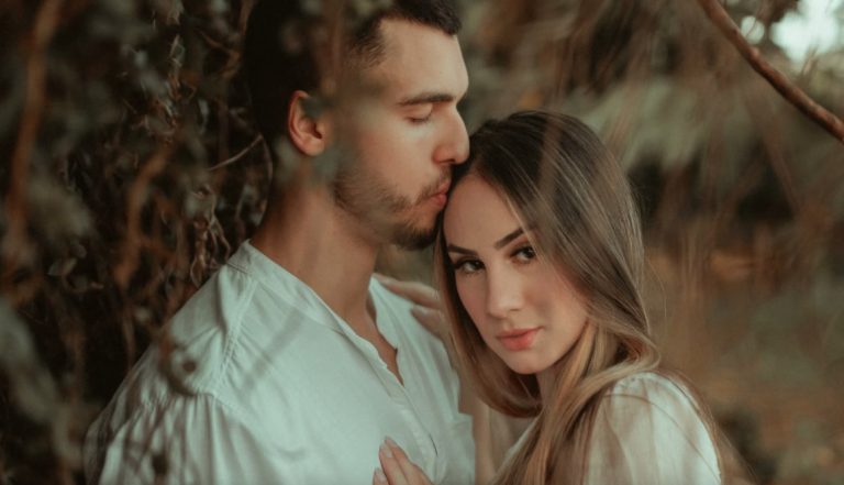 5 Lastige Situaties Waar Een Jongen Voor Zou Vluchten, Maar Waar Een Echte Man Zou Blijven