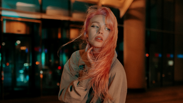 In Het Hoofd Van Het Meisje Dat Door Een Narcist Gebroken Is