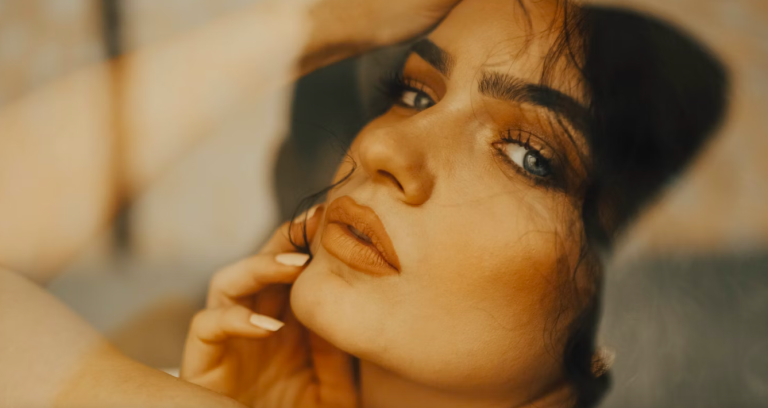 5 Waarschuwingssignalen Van Een Wanhopige Vrouw Waar Mannen Op Afknappen