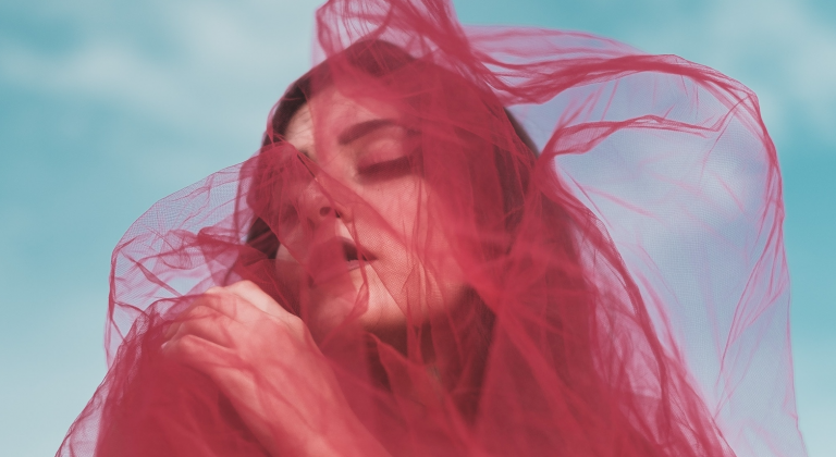 Hoe Gaslighting Ervoor Zorgt Dat Je (Langzaam) Je Verstand Verliest