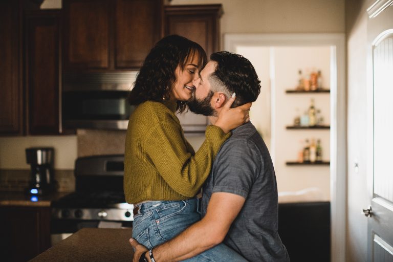 Psychologie Verklaart Waarom Het Zo Belangrijk Is Om In Een Huwelijk Te Kussen