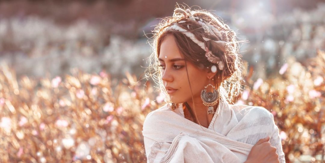 Wanneer De Man Die "Niet Klaar Was Voor Een Relatie" Met Iemand Anders