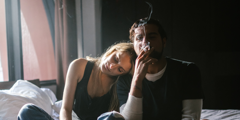 Hoe Gedraagt Een Man Zich Als Hij ONGELUKKIG Is In De Liefde