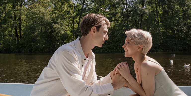 11 Tekenen Dat Hij Gewoon Een Leegte In Zijn Leven Opvult Door Bij Je Te Zijn