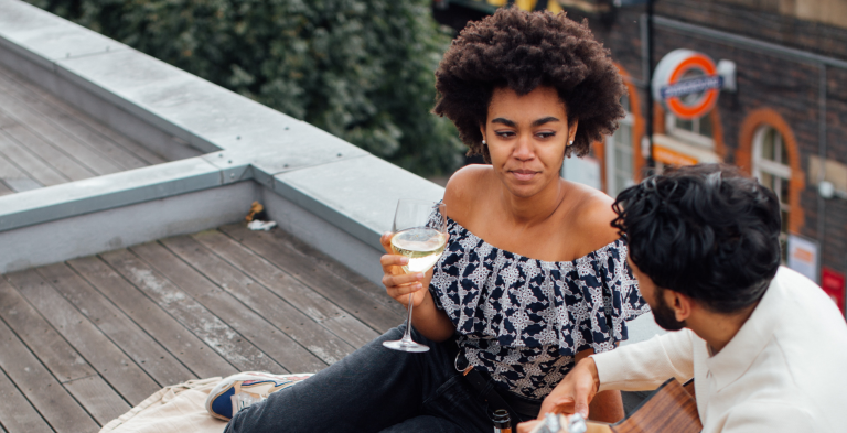 15 Redenen Waarom Hij Zich Terugtrekt Nadat Hij Interesse Toont