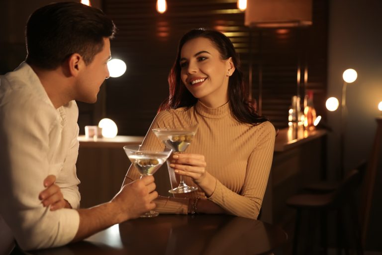 10 Vreemde Vragen Die Een Man Zou Kunnen Stellen Als Hij Je ECHT Leuk Vindt