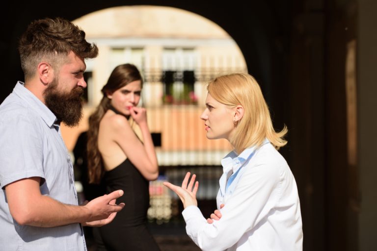 7 Redenen Waarom Getrouwde Mannen Nog Steeds Voor Andere Vrouwen Vallen