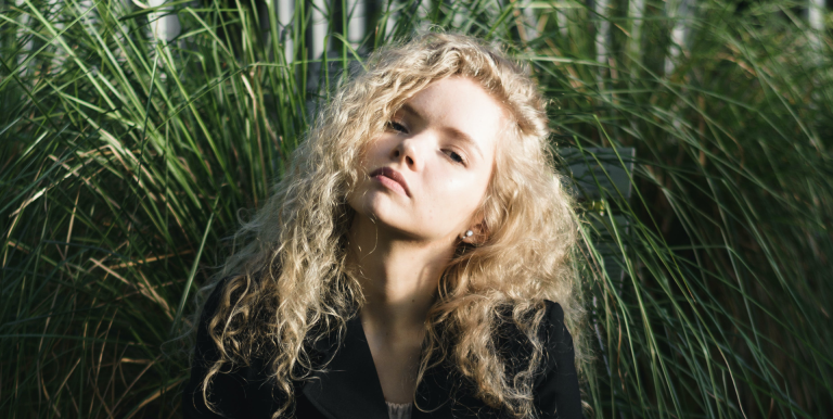 Aan De Man Die Me Smekend Op De Grond Liet Liggen