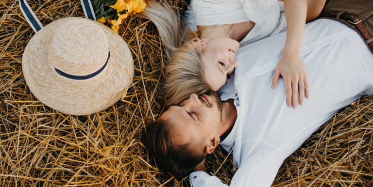 10 Onmiskenbare Tekenen Dat Je Man Een Goede Vangst Is