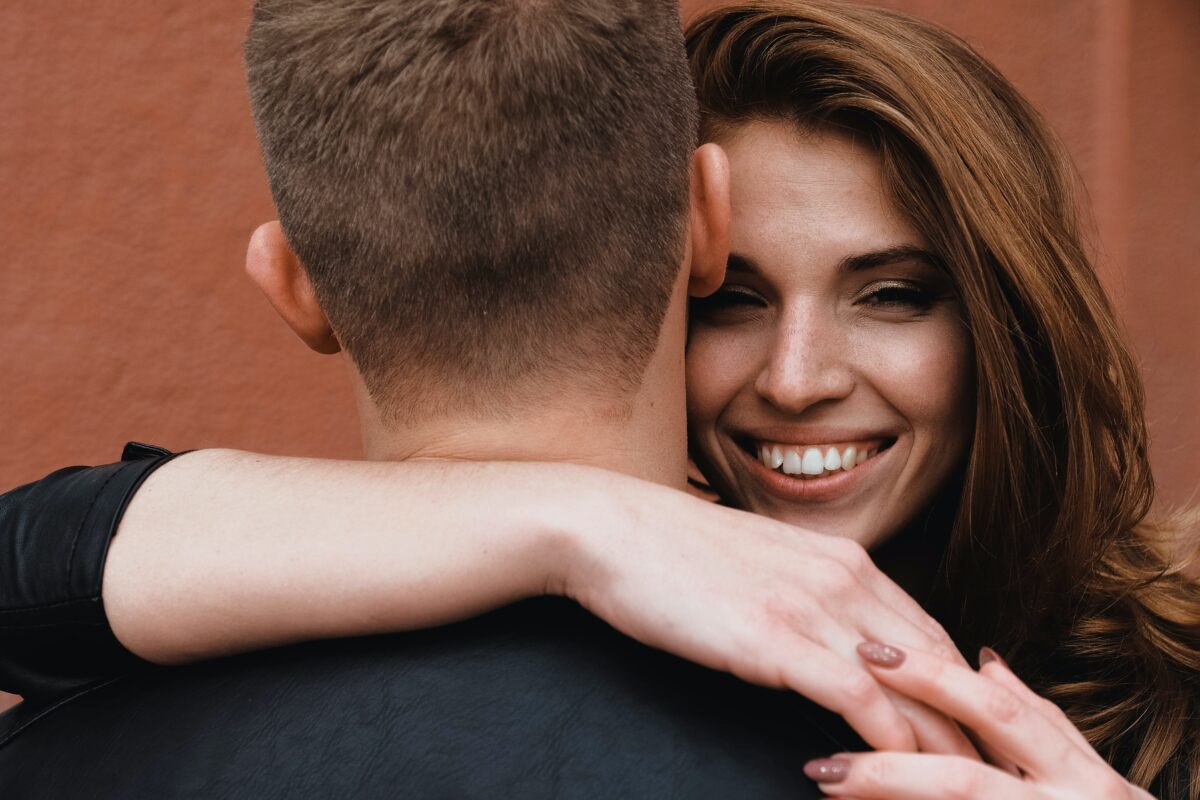 10 Redenen Waarom Knuffelen In Een Huwelijk Zo Belangrijk Is