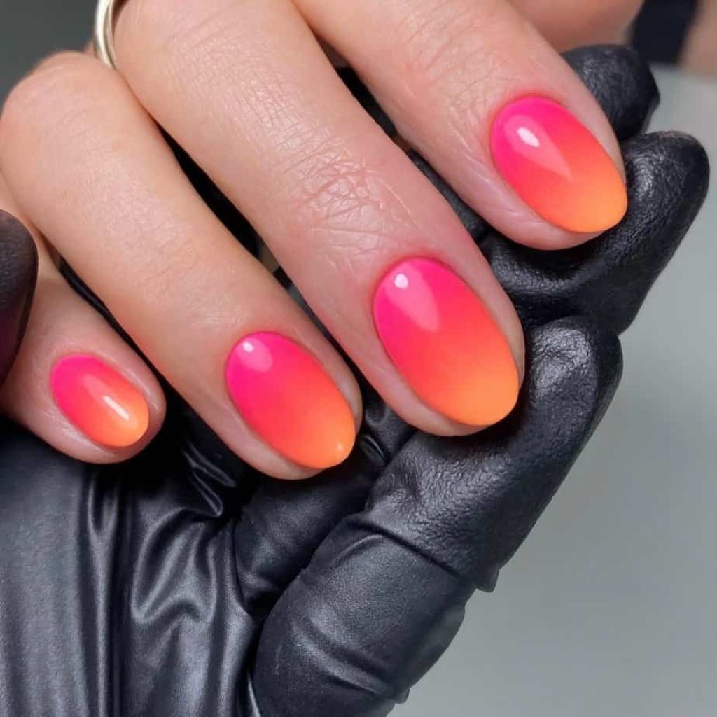 Opvallende neon oranje nagels