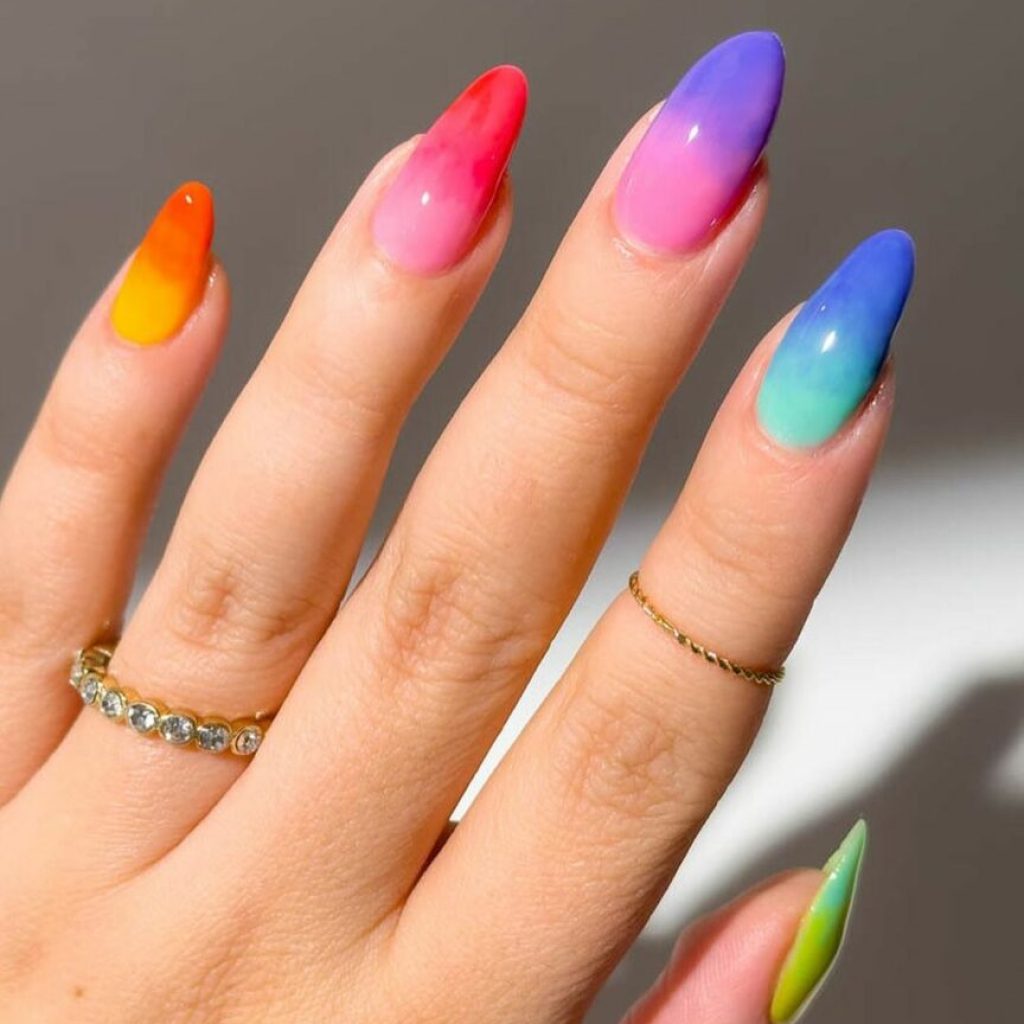  Regenboog ombré zomernagels