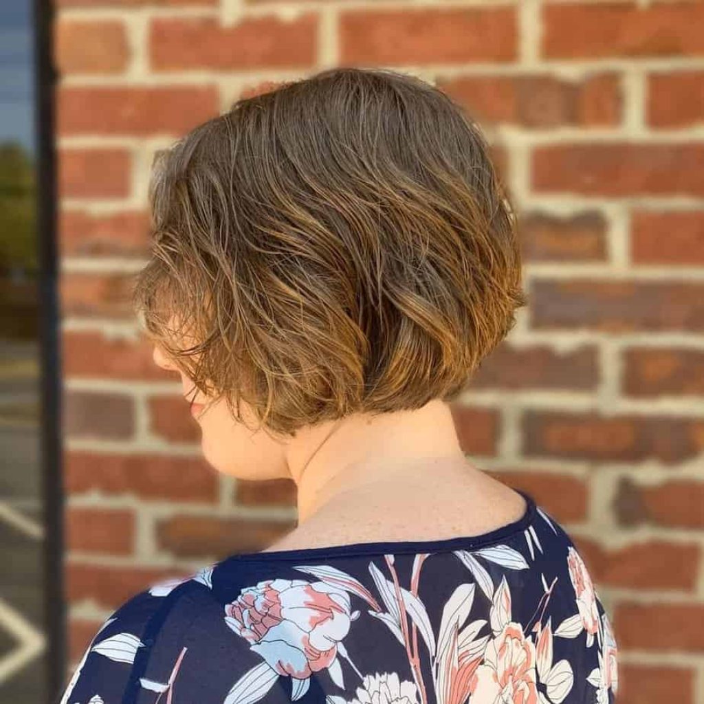 Volumineuze bob met dynamische highlights