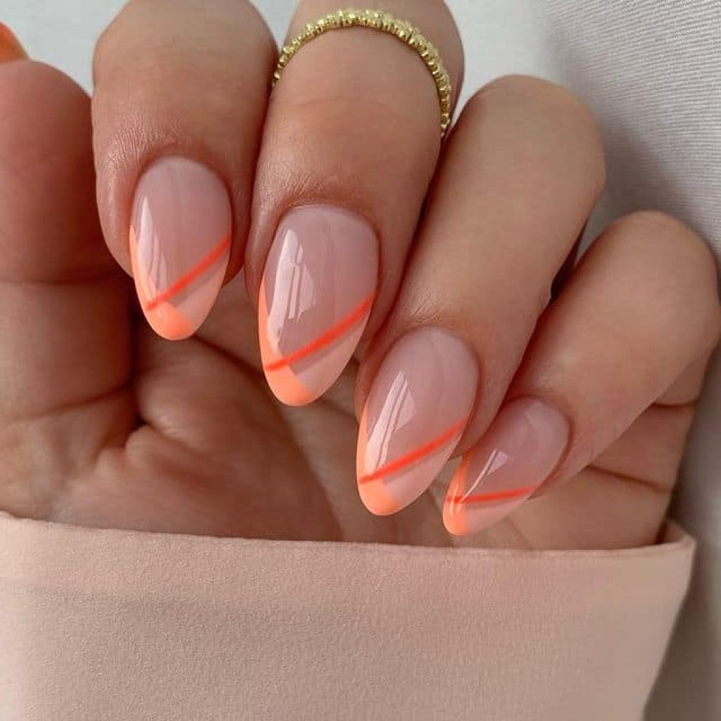 Eenvoudige perzikkleurige nailart