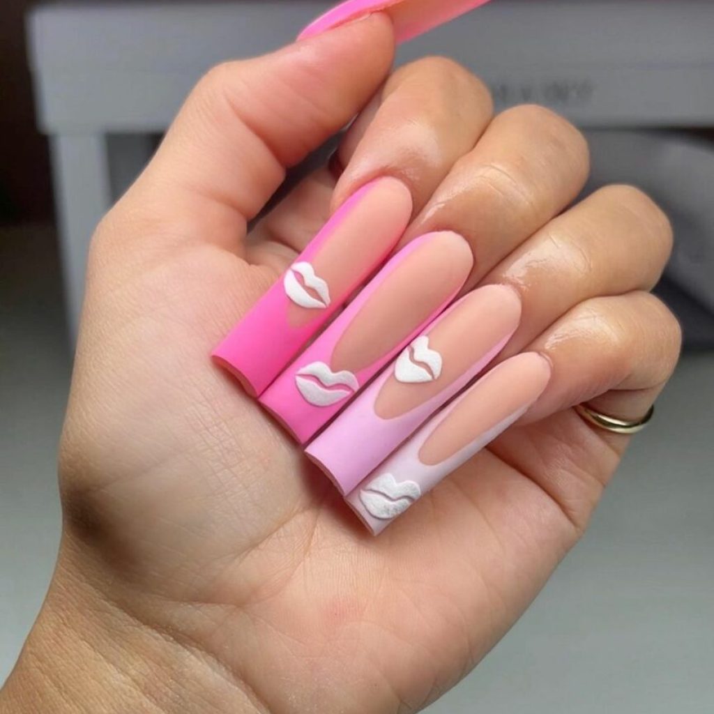 Kusbare roze nagels