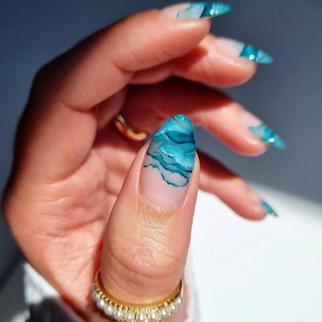 Turquoise zeemeermin nagels