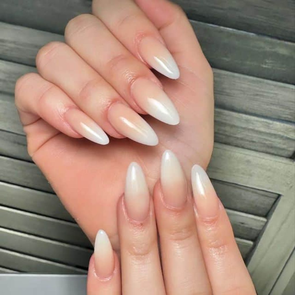 Classy witte ombré nagels