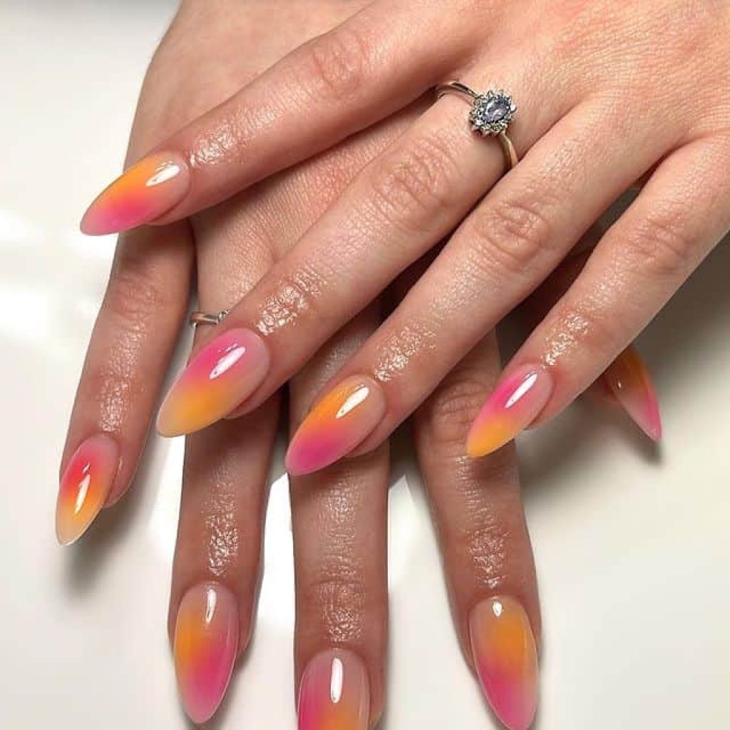 Trendy aura nagels