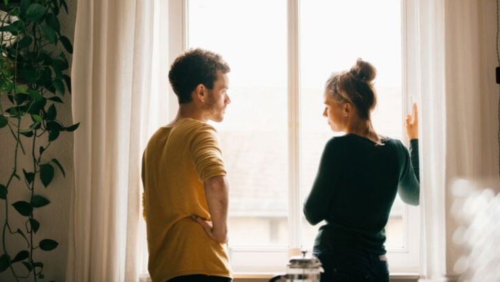 10 Stiekeme Dingen Die Je Partner Doet Waardoor Je Relatie Kan Lijden