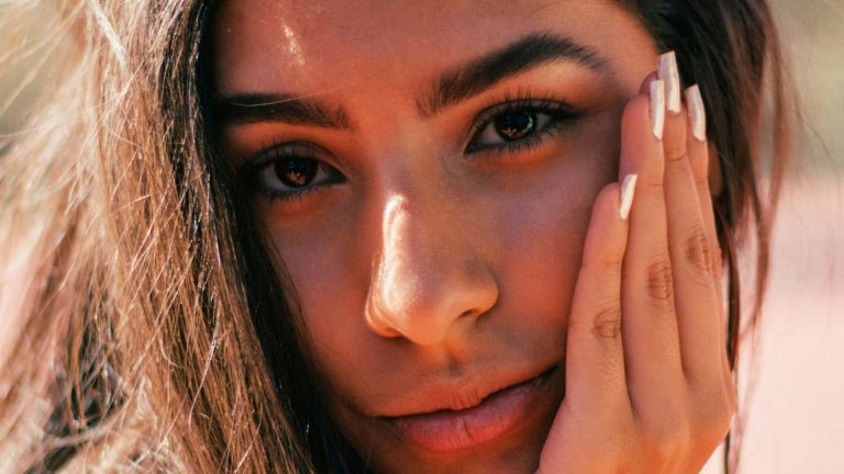 5 Microsignalen Die Mannen Uitzenden Wanneer Ze Je Stiekem Misbruiken – Volgens de Psychologie