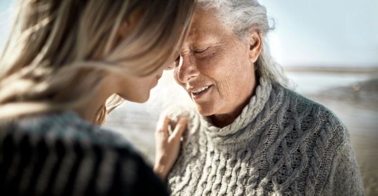 20 kleine gebaren die het meest betekenen voor moeders als de kinderen volwassen zijn