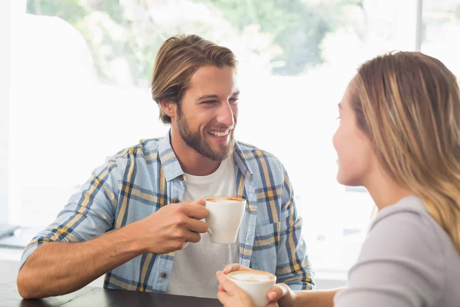 Ze zijn zich ervan bewust dat hun vrouw beter is dan de andere vrouw Ze zijn zich ervan bewust dat hun vrouw beter is dan de andere vrouw