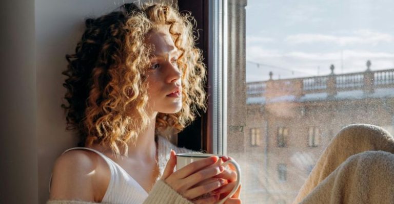12 Onopvallende Gewoontes van Vrouwen Die Zich Gevangen Voelen in Hun Huwelijk