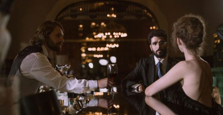 10 onbetwistbare tekenen dat de liefde van je partner is veranderd in jaloezie