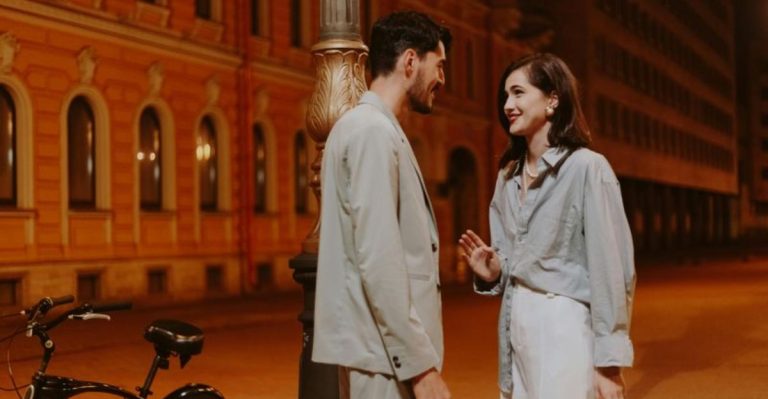 12 Subtiele Dingen die Vrouwen Direct Opmerken Als Ze Mannen Ontmoeten