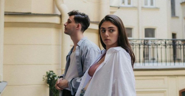 7 Signalen Dat Het Niet Gewoon Angst Is — Je Gevoel Heeft Waarschijnlijk Gelijk Over Hem