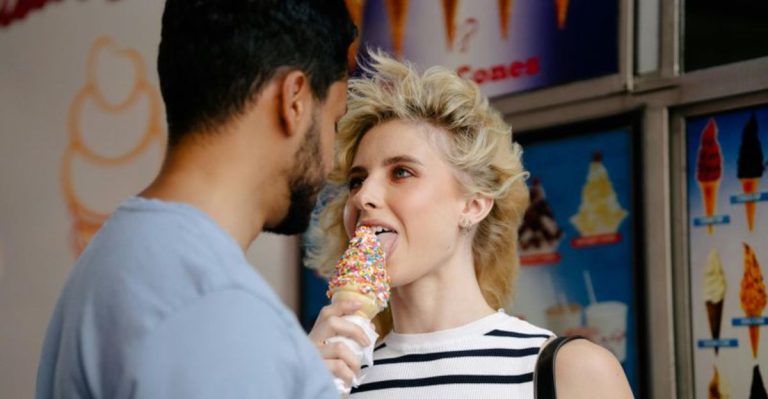 8 Dingen Die Vrouwen Als Flirtgedrag Zien – Maar Mannen Helemaal Anders Interpreteren