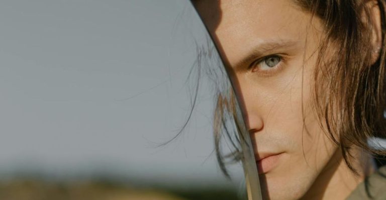 9 rode vlaggen van een narcistische partner die niet zo voor de hand liggen